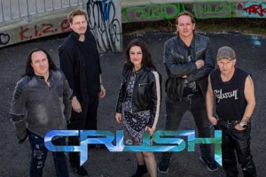 CRUSH sind zurück mit neuer Sängerin und der Single «Rock Starts Rolling»